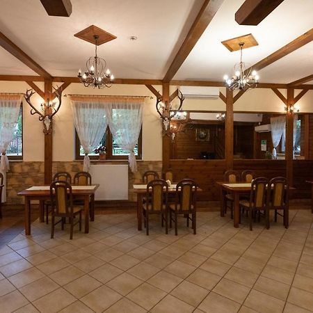 Augustowia Hotel Bagian luar foto