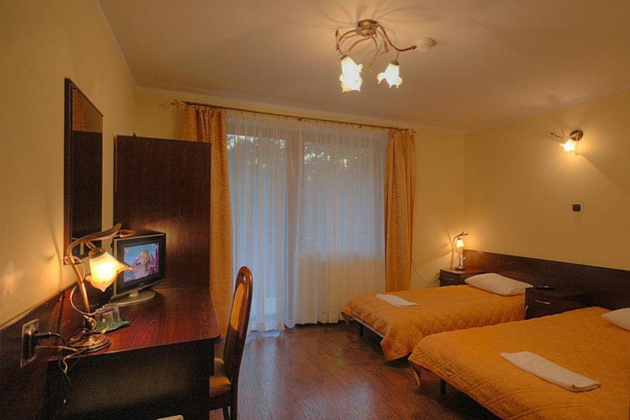 Augustowia Hotel Bagian luar foto