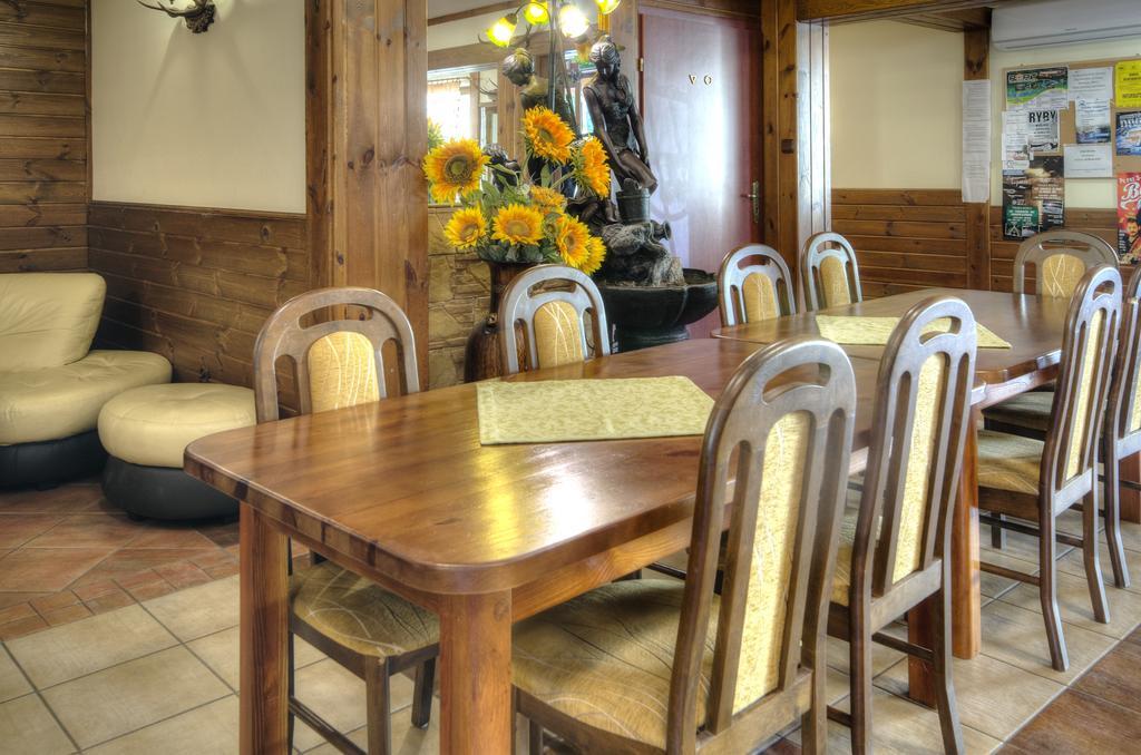 Augustowia Hotel Bagian luar foto
