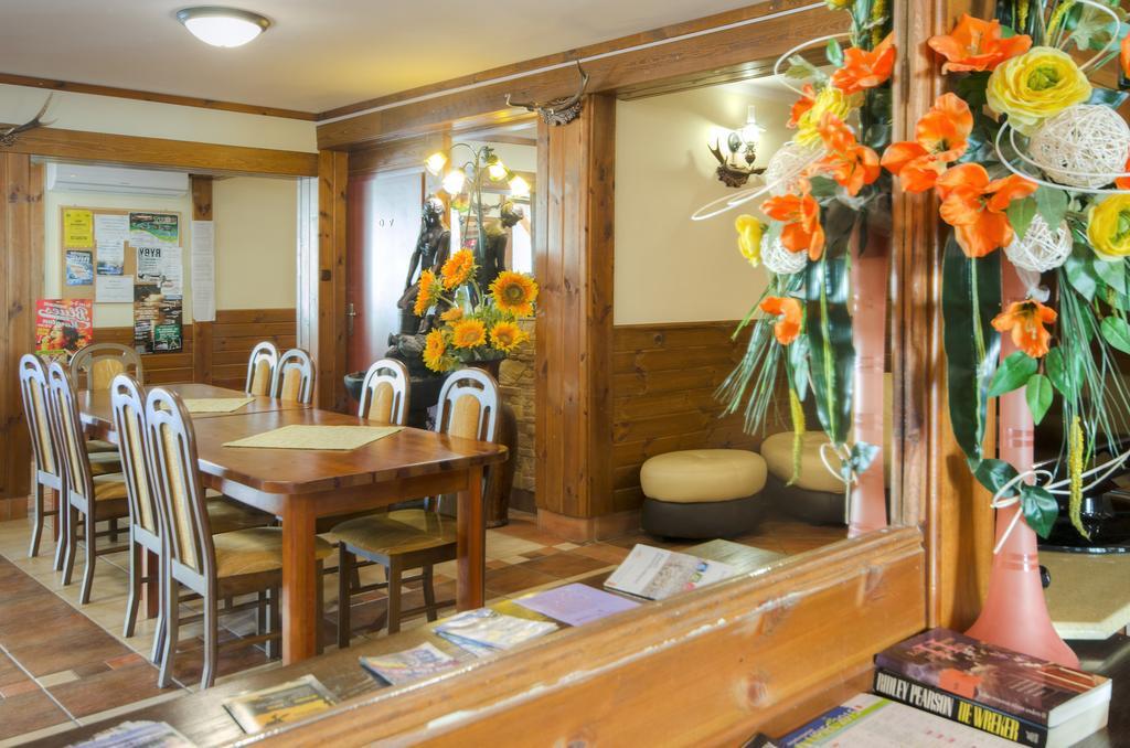 Augustowia Hotel Bagian luar foto
