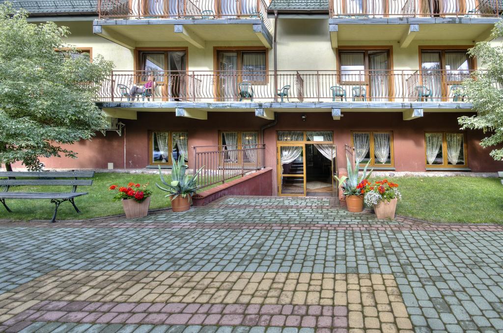 Augustowia Hotel Bagian luar foto