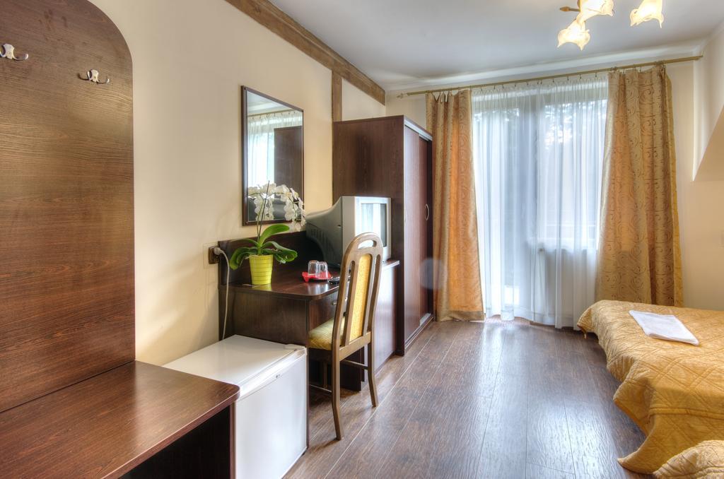 Augustowia Hotel Bagian luar foto