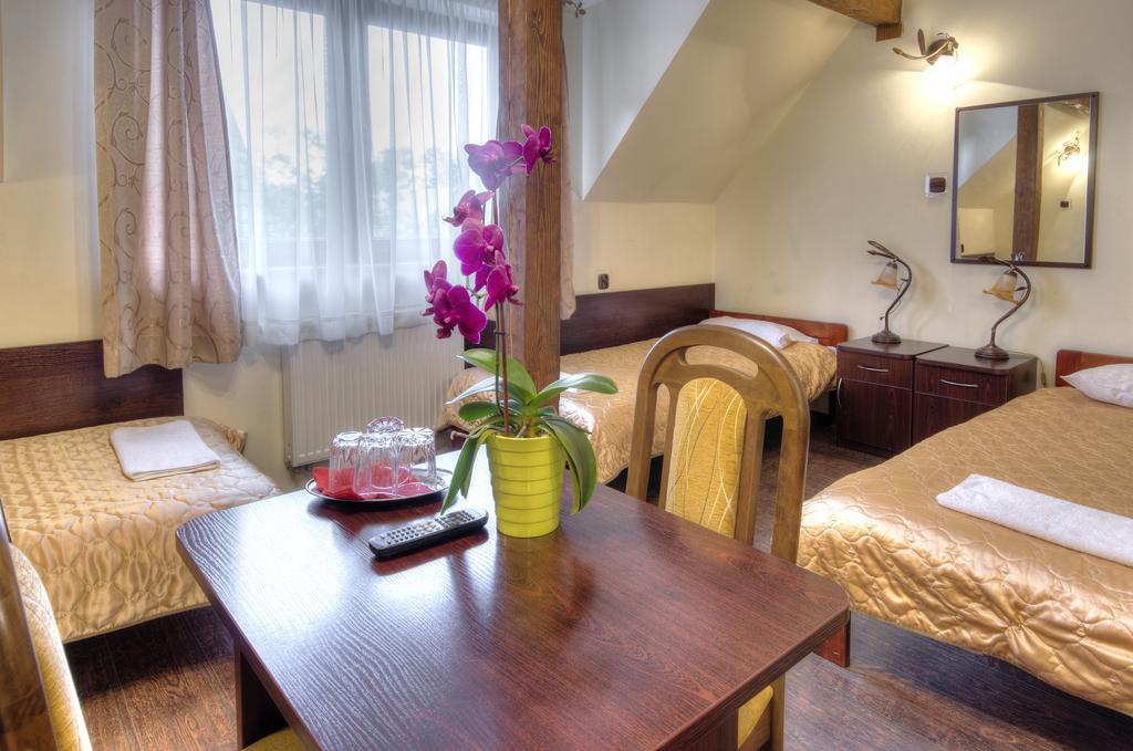 Augustowia Hotel Bagian luar foto