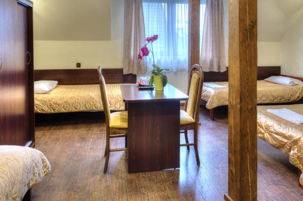 Augustowia Hotel Bagian luar foto