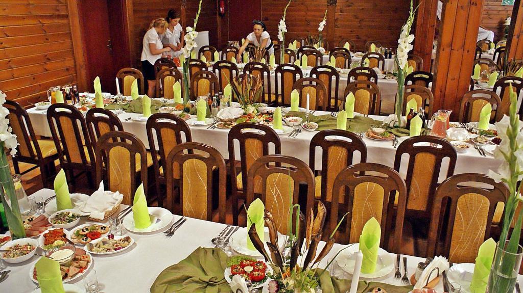 Augustowia Hotel Bagian luar foto
