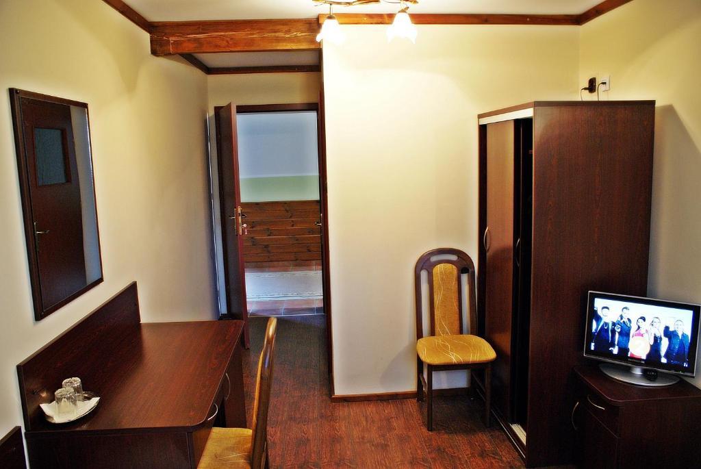 Augustowia Hotel Bagian luar foto